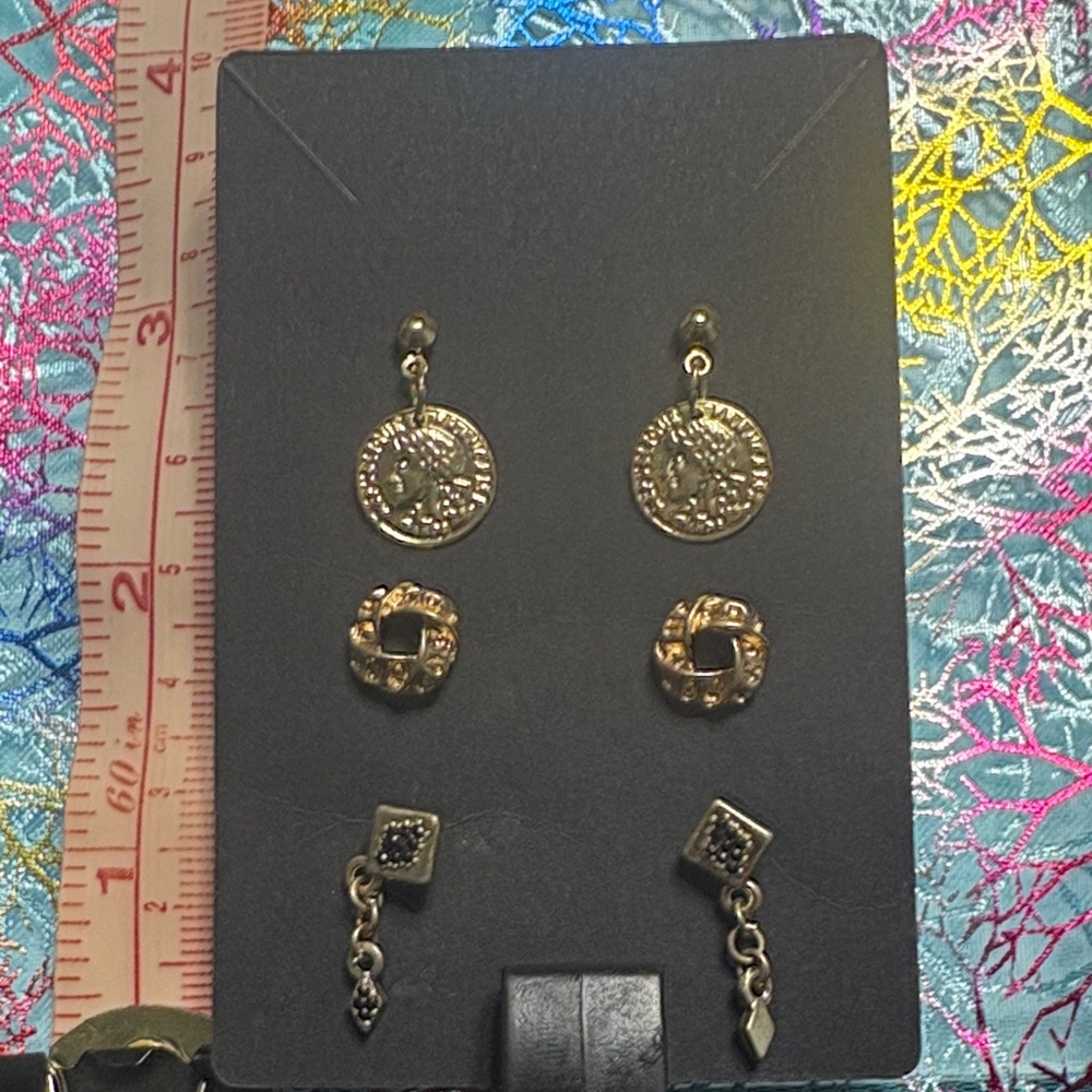 🖤Elegant Gold-Tone Earrings Set🖤